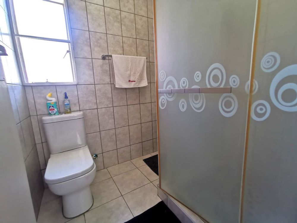 GRANNY FLAT BATHROOM WITH SHOWER/TOILET/BASIN 