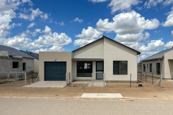 3-Bedroom House For Sale in Osona Village with Garage and Spacious Backyard.