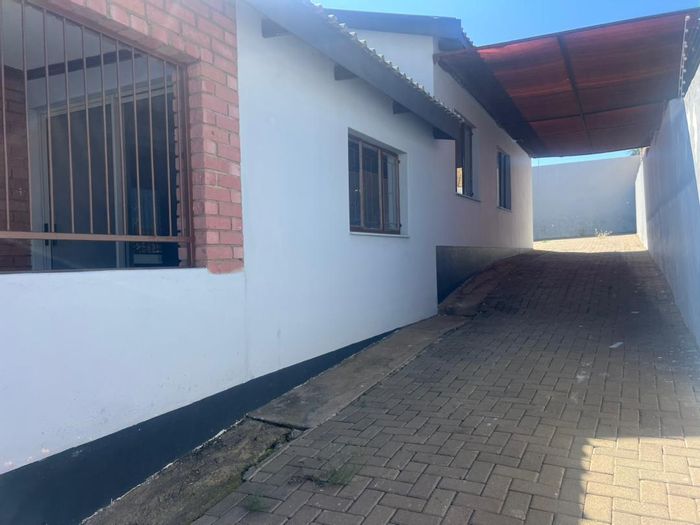 For Sale: House in Windhoek North with 3 bedrooms, double garage, and ample parking.