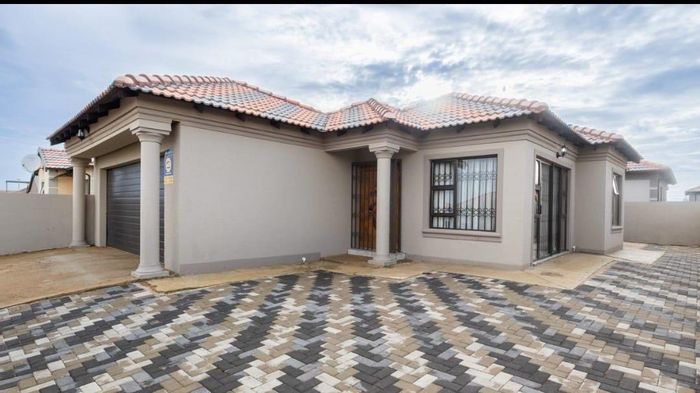 Sharon Park House For Sale: 3 beds, 2 baths, double garage, paved yard.