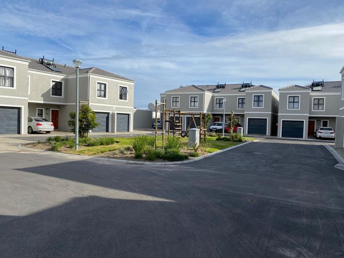 Property #2425786, Cluster Rental Monthly in Parklands