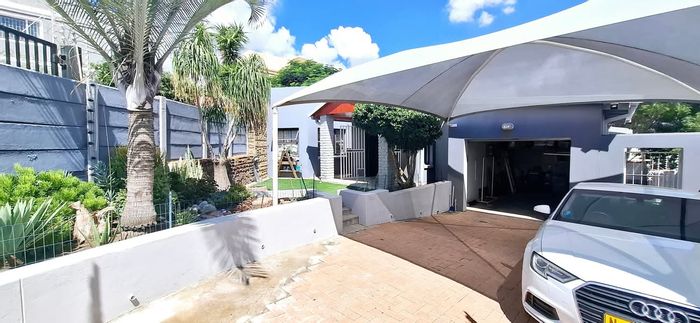 For Sale: House in Kleine Kuppe with pool, garage, and entertainment area.
