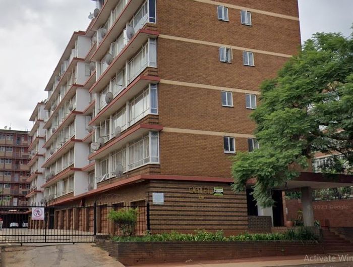 For Sale: 2-Bedroom Apartment in Muckleneuk, near schools and shopping centers.