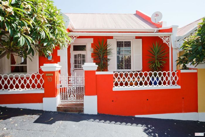 Property #1406481, House pending sale in Sea Point