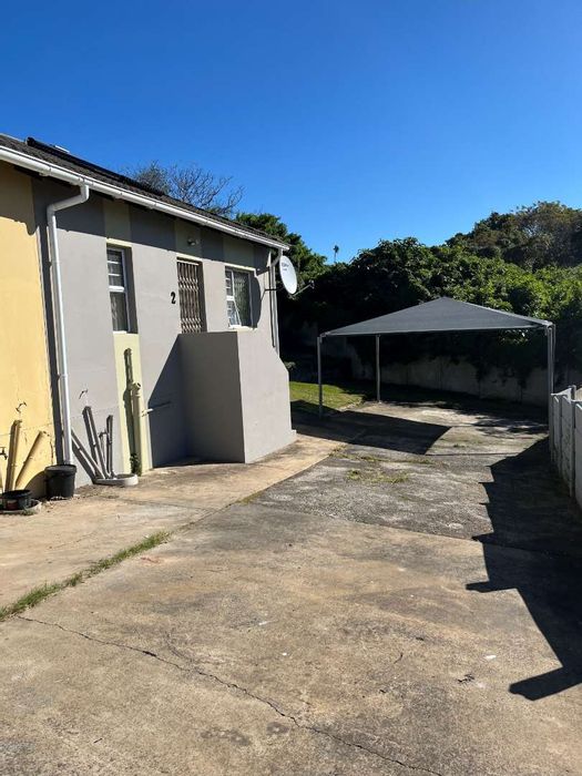 For Sale: Southernwood Apartment with 2 Bedrooms, Garden Access, and Ample Parking.