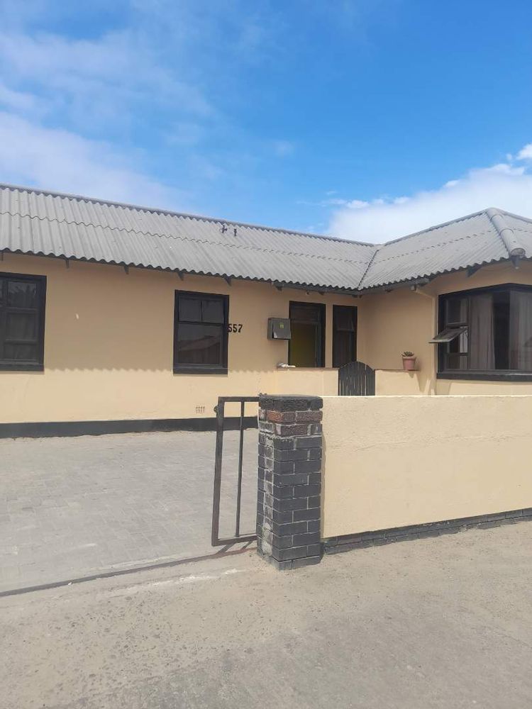 Entrance to 3 Bedroom Flat