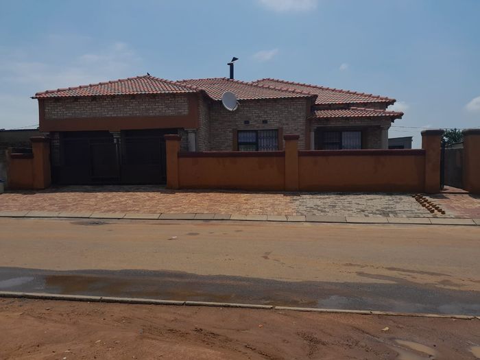 Property #2217588, House rental monthly in Tsakane Ext 12