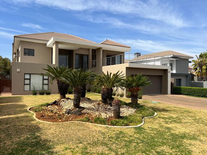 For Sale: House in Silverwoods Country Estate with pool, garage, and en-suite bedrooms.