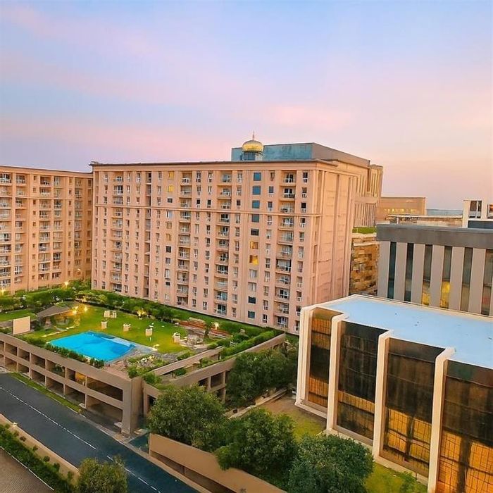 For Sale: 1-Bedroom Apartment in Sandton Central with Gym, Pool, and Restaurant.