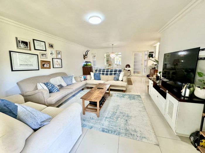 Umgeni Park Townhouse For Sale: Modern, Pet-Friendly, Secure Complex.