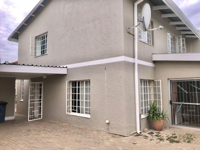 Property #2165541, Townhouse pending sale in Klein Windhoek