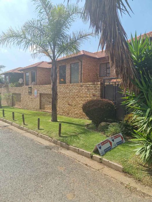 Property #2104959, Townhouse pending sale in General Alberts Park