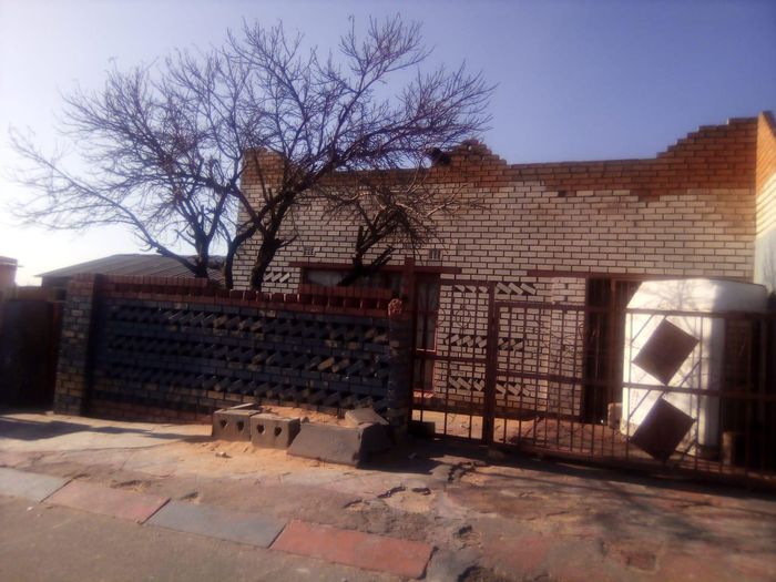 Property #2166401, House for sale in Tembisa