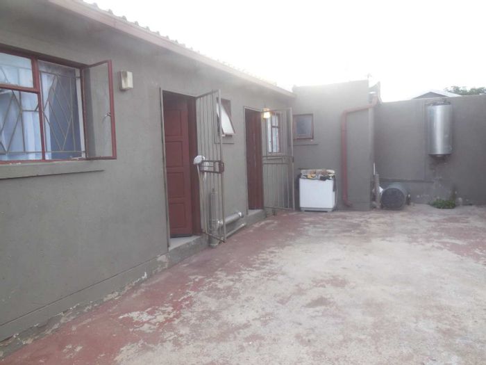 East Lynne properties to rent