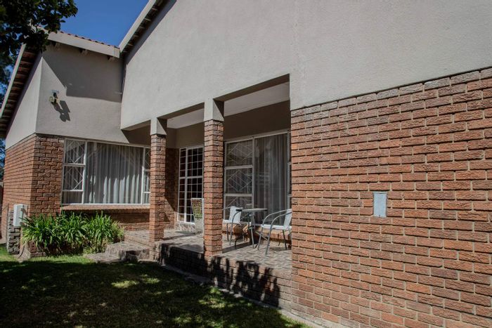 Heilbron Central House For Sale: 4 bedrooms, study, carport, water tank included.