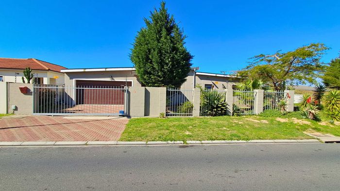 Property #2406635, House For Sale in Viking Village