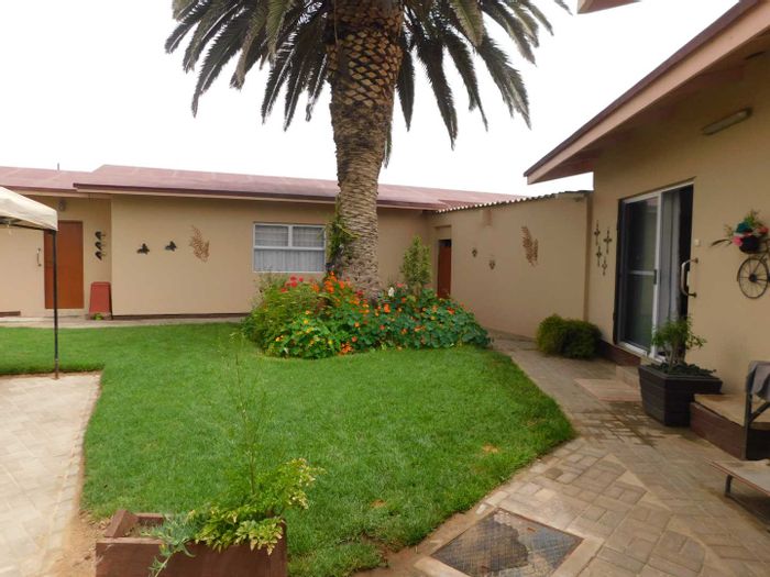 Property #2433194, House For Sale in Henties Bay Central