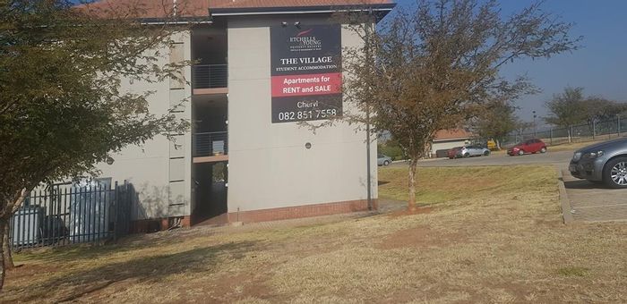 1 Bed apartment in Ruimsig with 24-hour security and community vibe. To Rent!