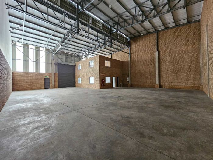 Industrial warehouse in Laser Park to rent: 419.20sqm, 3-phase power, office space.