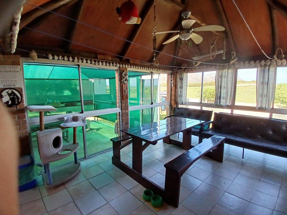 Same 2nd Living/BBQ Area; now in slightly a different direction.