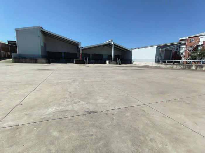 Industrial unit to rent in New Germany with dock levellers and 24-hour security.