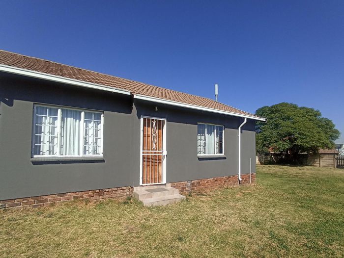 Property #2249332, House rental monthly in Esther Park Ext 1