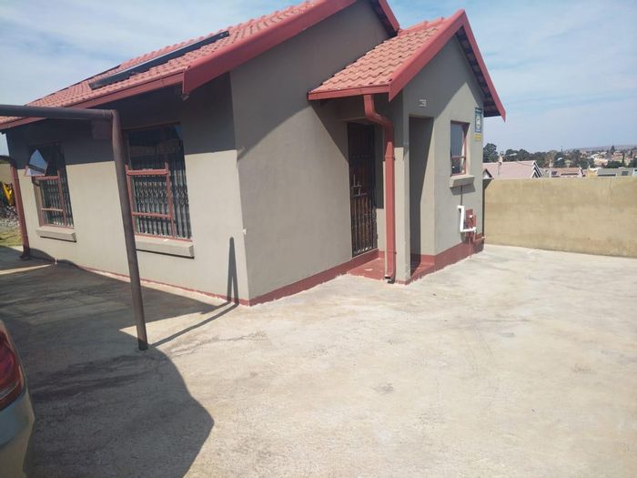 Property #2169491, House for sale in Lenasia