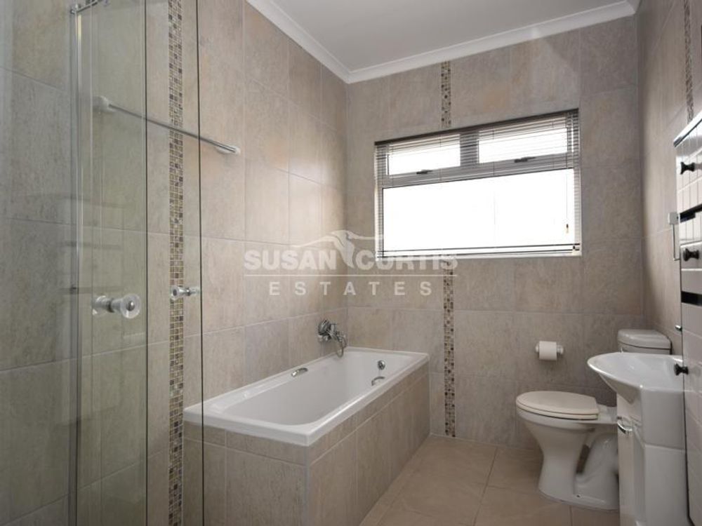 2nd Bathroom for 2 guest rooms