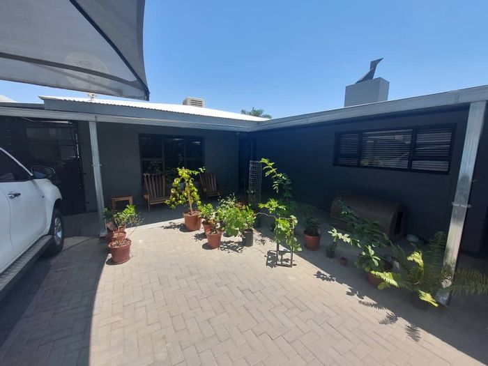 For Sale: Kleine Kuppe House with 2 bedrooms, entertainment area, and carports.