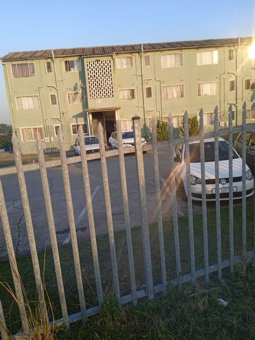 2-bedroom apartment in Hillary for rent, R5000/month plus utilities. Call Mike!