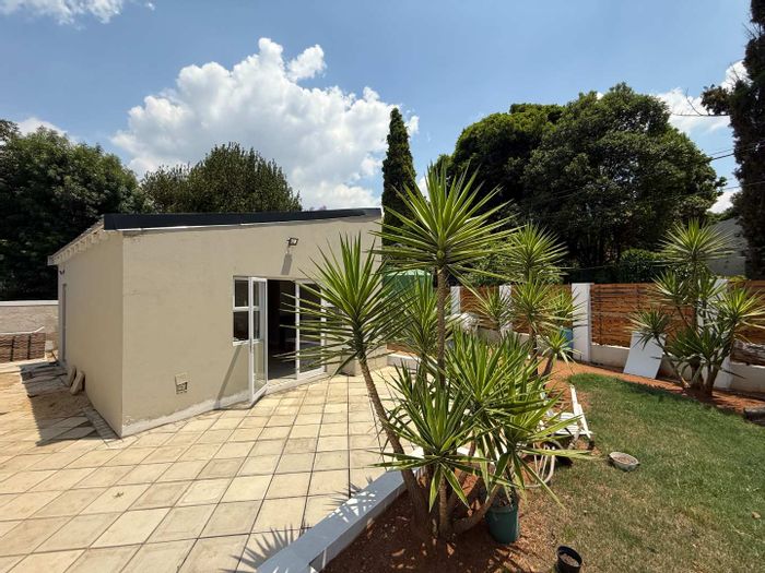Property #2430264, Cottage Rental Monthly in Randpark Ridge