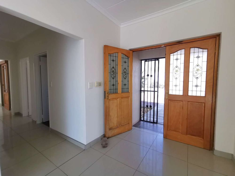 MAIN ENTRANCE INTO THE TOP FLOOR FAMILY HOME 