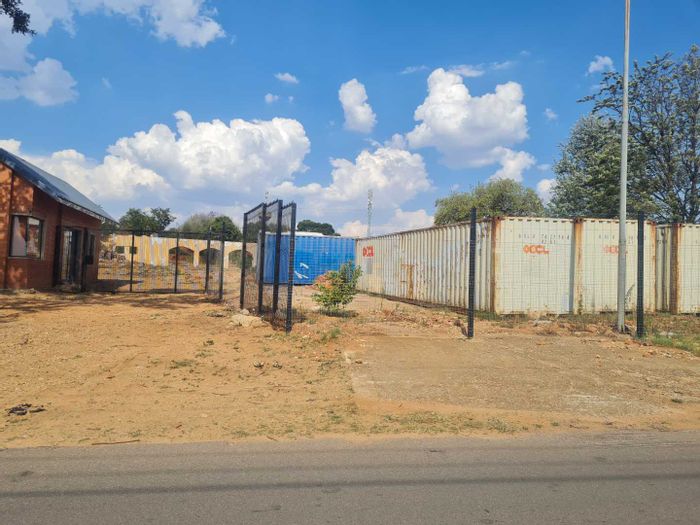 Vacant Agricultural Land For Sale in Mnandi: Zoning for market, venue, and more.