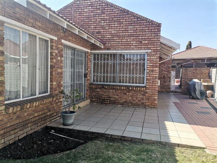 Rhodesfield House For Sale: 3 bedrooms, landscaped garden, near schools and malls.