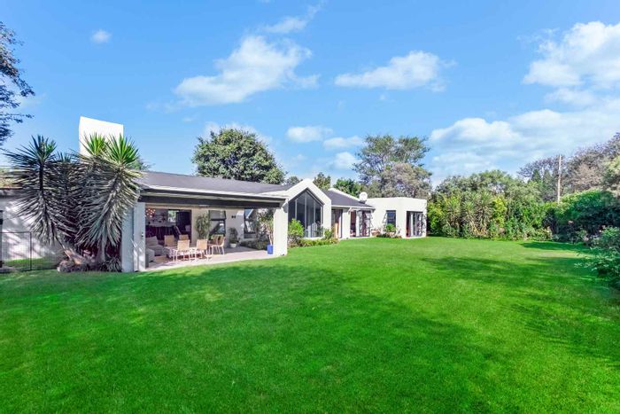 Beaulieu House For Sale: 3 beds, garden, security, equestrian estate access.