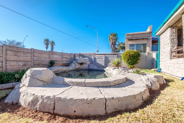 Florida North House For Sale: 3 beds, pool, solar power, guest cottage, ample parking.