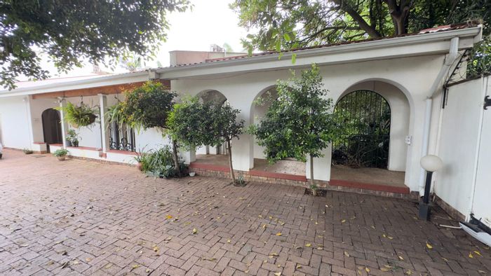 Muckleneuk House For Sale: 9 bedrooms, guesthouse-ready, pool, security features.