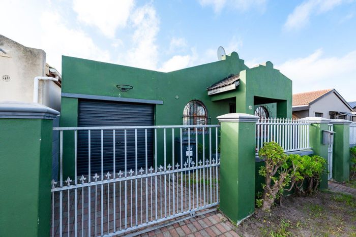 Secure 3-Bedroom House for Sale in Ottery with Spacious Garage and Open Plan Living