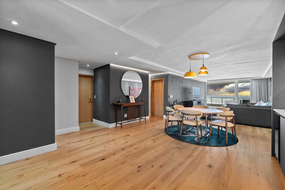 Dining Area leading onto the 2 bedrooms