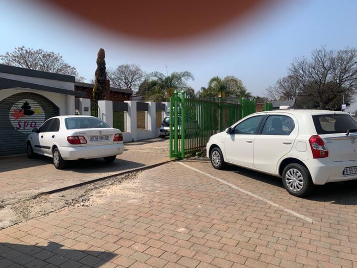 Garsfontein House For Sale: 6 bedrooms, ample parking, prime business location.