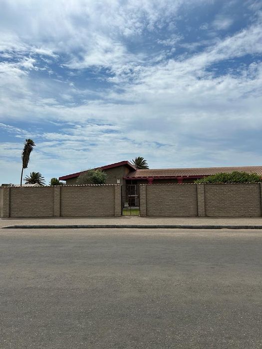 Property #2203565, House For Sale in Walvis Bay Central