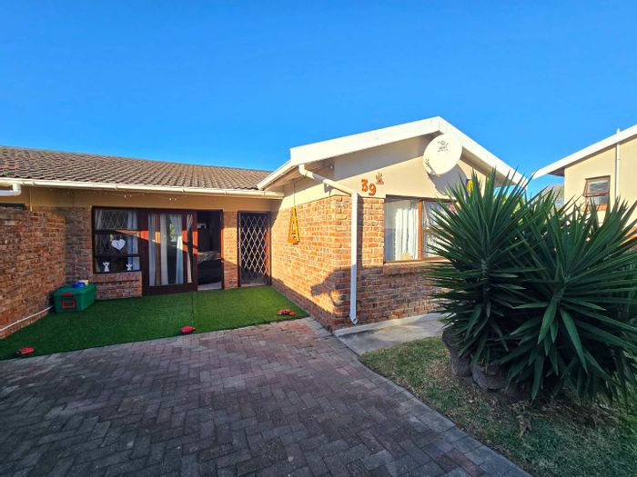 Property #2420845, Townhouse For Sale in Newton Park
