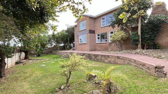 For Sale: House in Dana Bay with 4 bedrooms, garden flat, and ocean views.