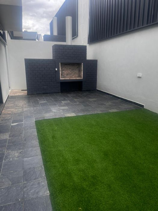 Kleine Kuppe Apartment To Rent: 3 Bedrooms, Outdoor Braai, Open-Plan Living.