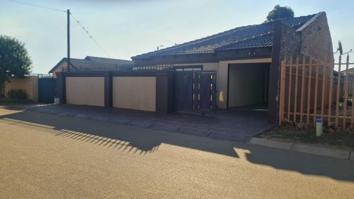 Property #2171255, House for sale in Roodekop