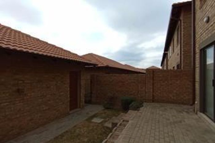 Property #2325818, Townhouse For Sale in Kosmosdal