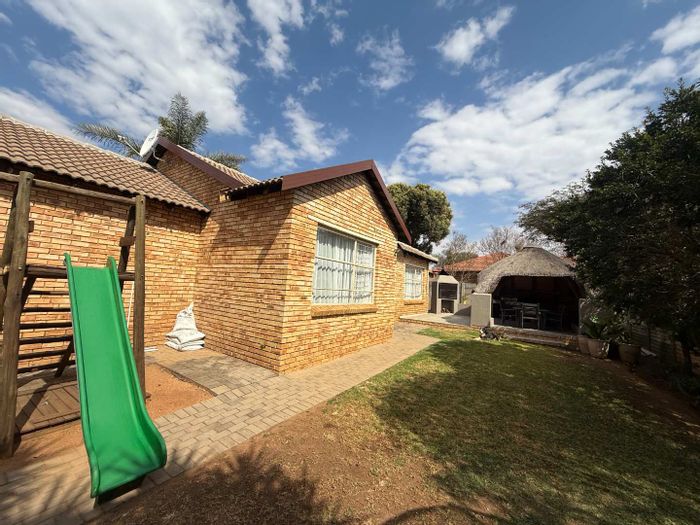 Property #2405352, Townhouse For Sale in Radiokop