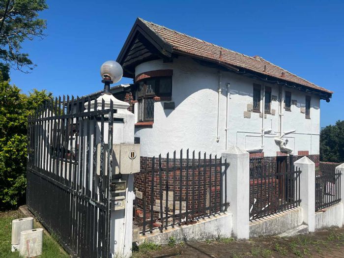 Queensburgh Central House For Sale: 4 beds, large kitchen, patio, close to schools.