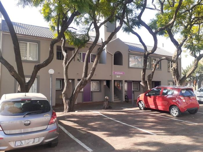 Hatfield Apartment To Rent: 1 Bedroom, shared bathroom, kitchenette, near UP and Gautrain.