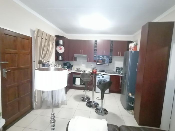 Townhouse To Rent in Norkem Park: 1 bed, security complex, pool, clubhouse.